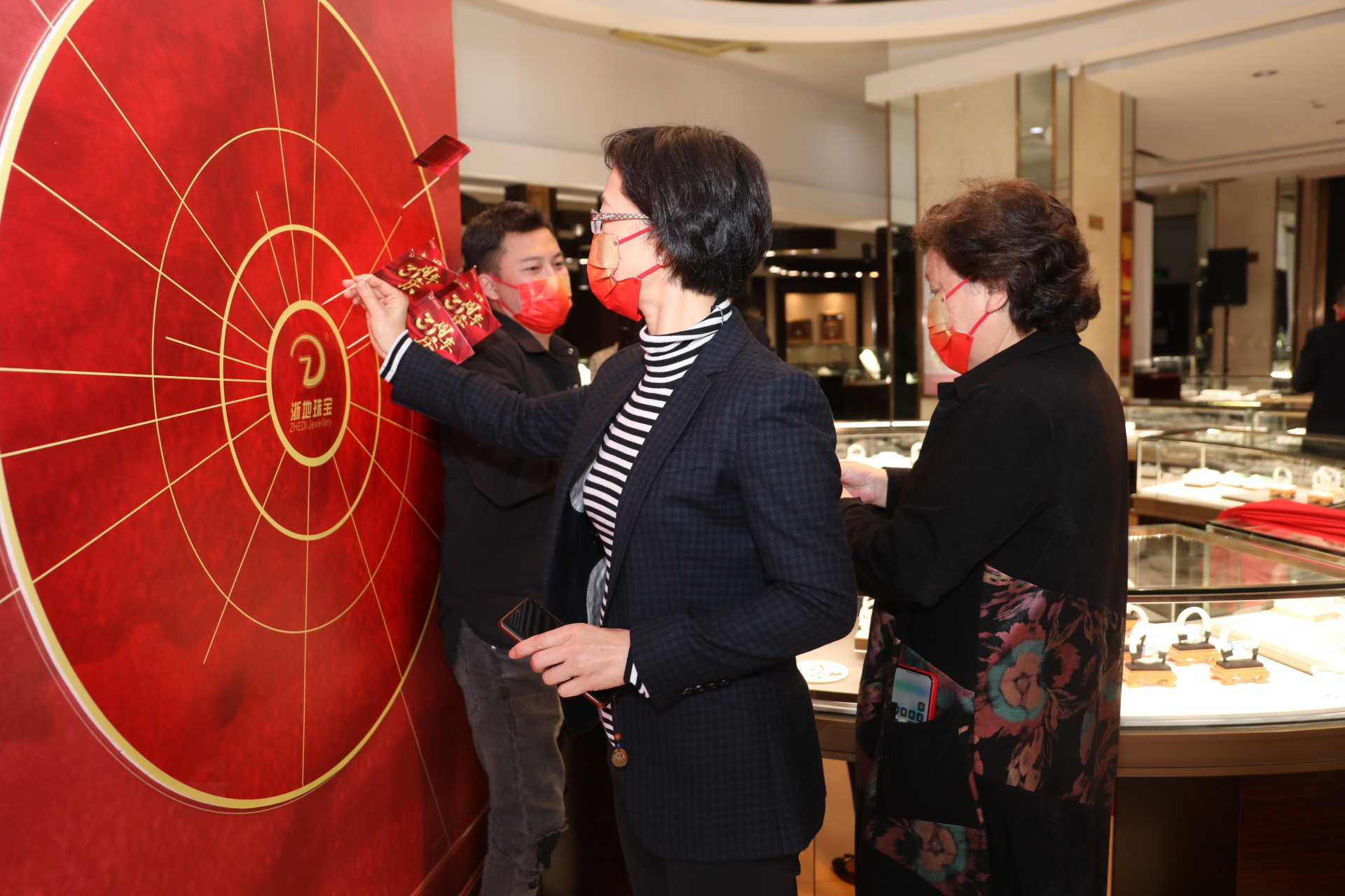 “迎而立 向未來(lái)” 浙地(dì)珠寶舉辦30周年(nián)慶典啓幕儀式