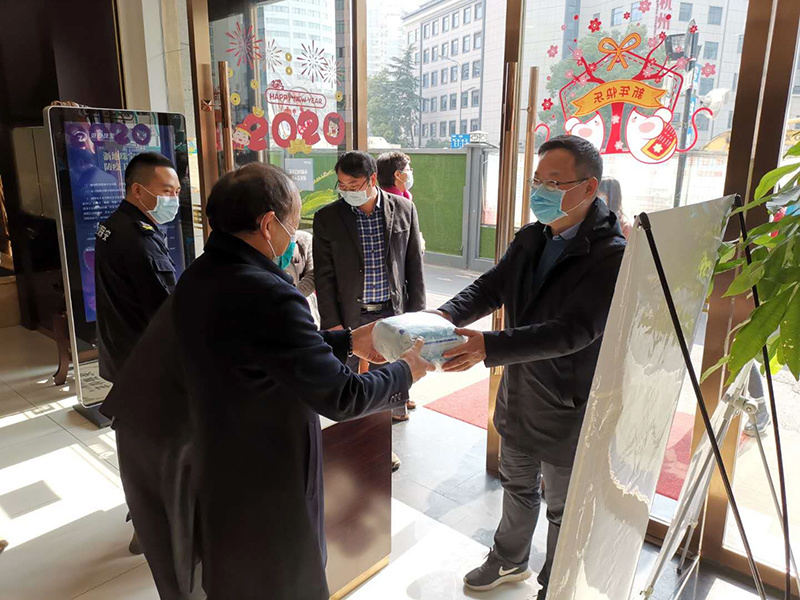 所疫情防控領導組檢查浙地(dì)珠寶防疫措施